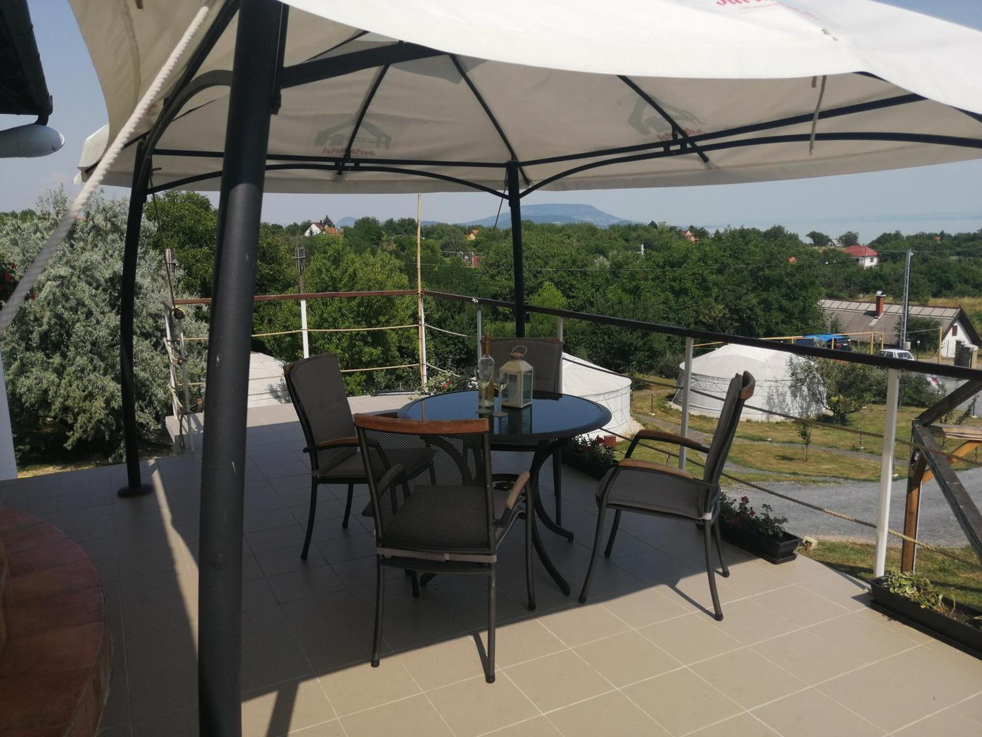Jurta Hotel Balatongyoeroek ภายนอก รูปภาพ