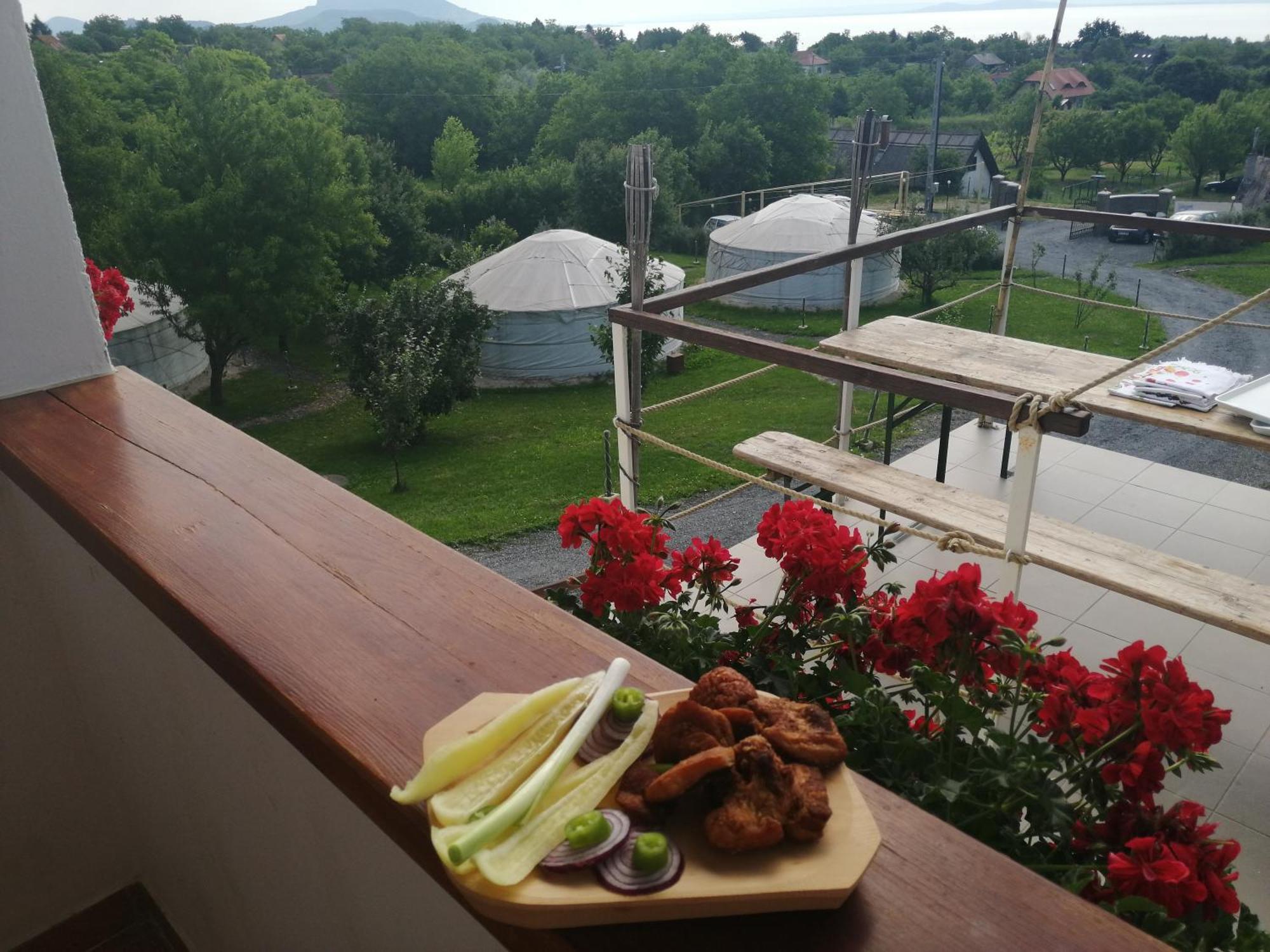 Jurta Hotel Balatongyoeroek ภายนอก รูปภาพ